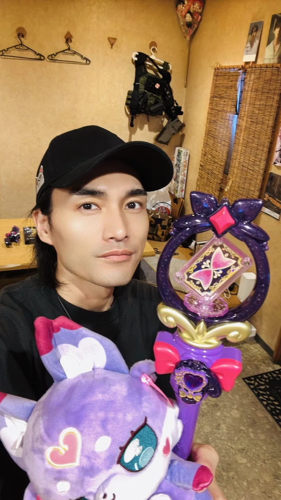 유루유리)자연스럽게 아카리 손잡는 사쿠라코 대표 이미지