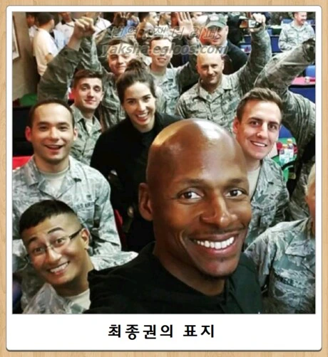 니케) 꼴리는 아줌마면 밥먹음 대표 이미지