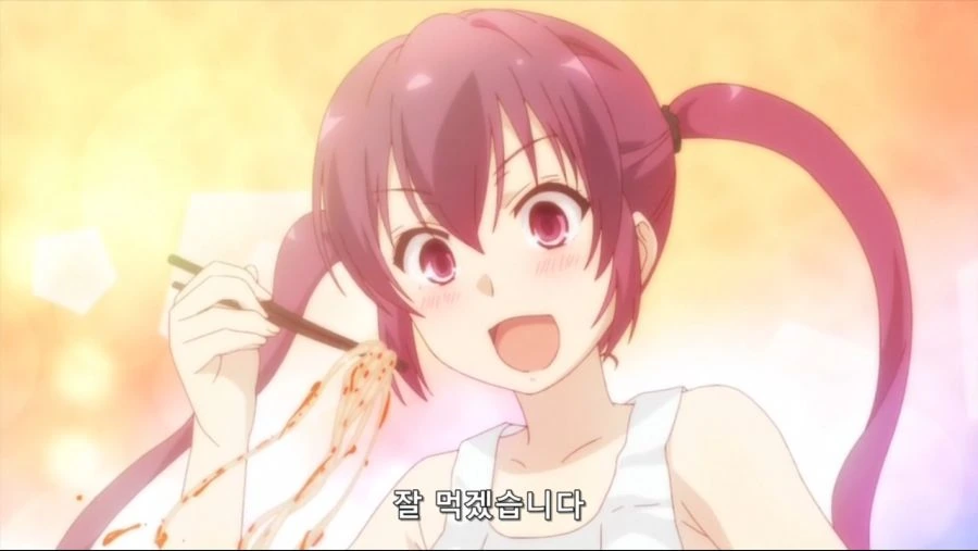 라면을 먹는 미소녀