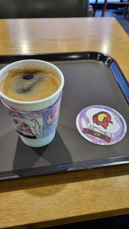 트릭컬 콜라보 카페 가는 만화