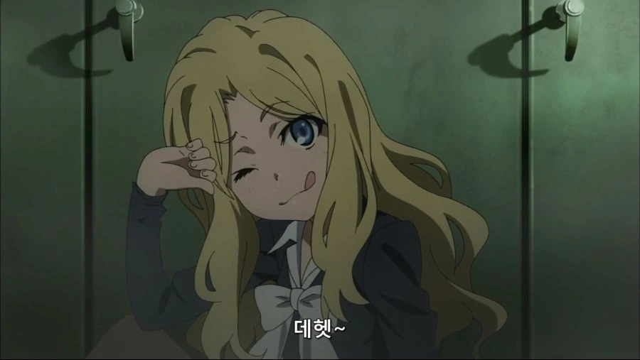매력적인 금발의 미소녀 - 이미지 2
